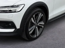 Volvo V60 Cross Country Pro AWD in weiß