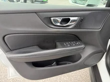 Volvo V60 Cross Country Pro AWD in weiß