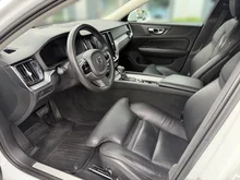 Volvo V60 Cross Country Pro AWD in weiß