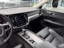 Volvo V60 Cross Country Pro AWD in weiß