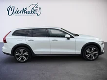 Volvo V60 Cross Country Pro AWD in weiß