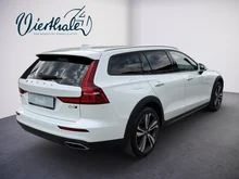 Volvo V60 Cross Country Pro AWD in weiß