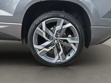 Škoda Karoq Sportline TSI DSG ACT in Graphit-Grau Metallic