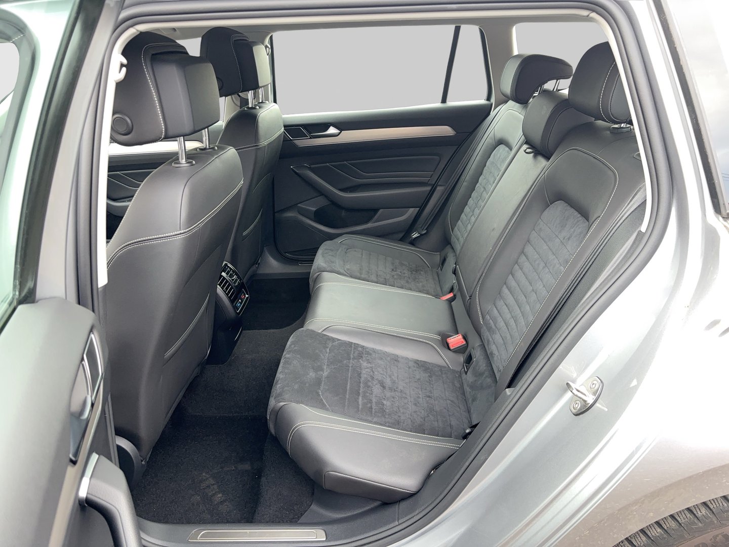 VW Passat Variant Elegance TDI DSG | Bild 23 von 31