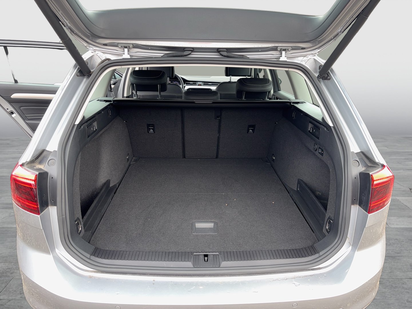 VW Passat Variant Elegance TDI DSG | Bild 24 von 31