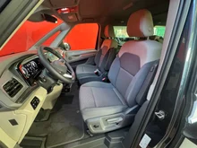 VW Multivan Business ÜH eHybrid 180 kW 4M in Candyweiß / Starlight Blue Metallic