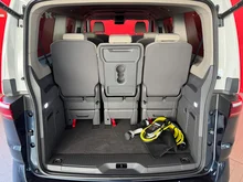 VW Multivan Business ÜH eHybrid 180 kW 4M in Candyweiß / Starlight Blue Metallic