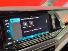 VW Multivan Business ÜH eHybrid 180 kW 4M in Candyweiß / Starlight Blue Metallic