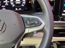 VW Multivan Business ÜH eHybrid 180 kW 4M in Candyweiß / Starlight Blue Metallic
