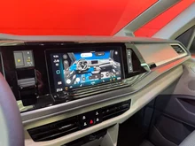 VW Multivan Business ÜH eHybrid 180 kW 4M in Candyweiß / Starlight Blue Metallic