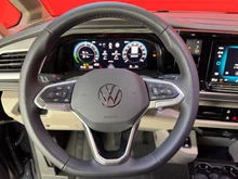 VW Multivan Business ÜH eHybrid 180 kW 4M in Candyweiß / Starlight Blue Metallic