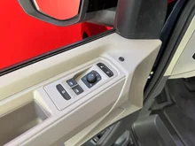 VW Multivan Business ÜH eHybrid 180 kW 4M in Candyweiß / Starlight Blue Metallic
