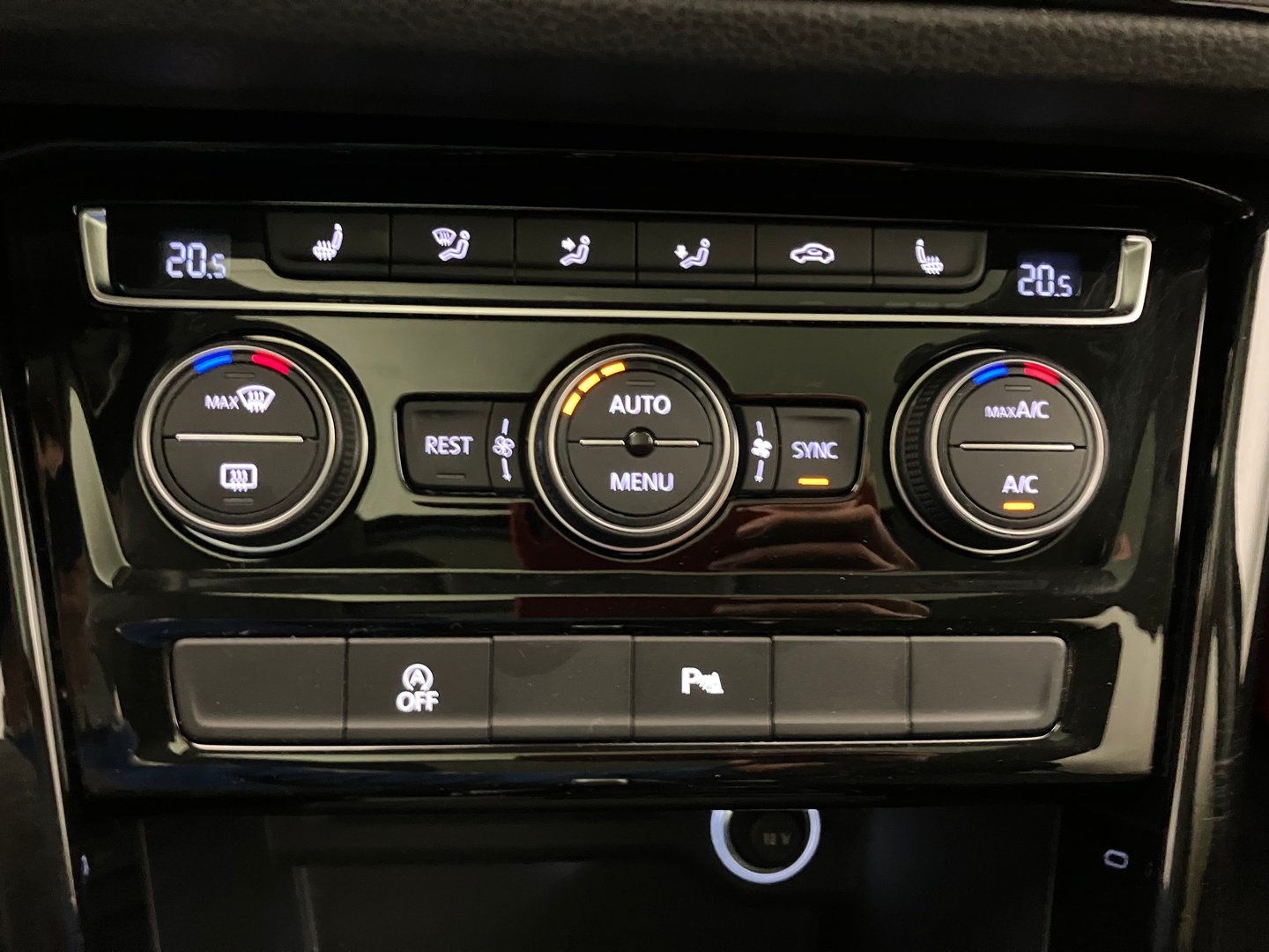 VW Touran Highline TDI SCR DSG | Bild 23 von 33