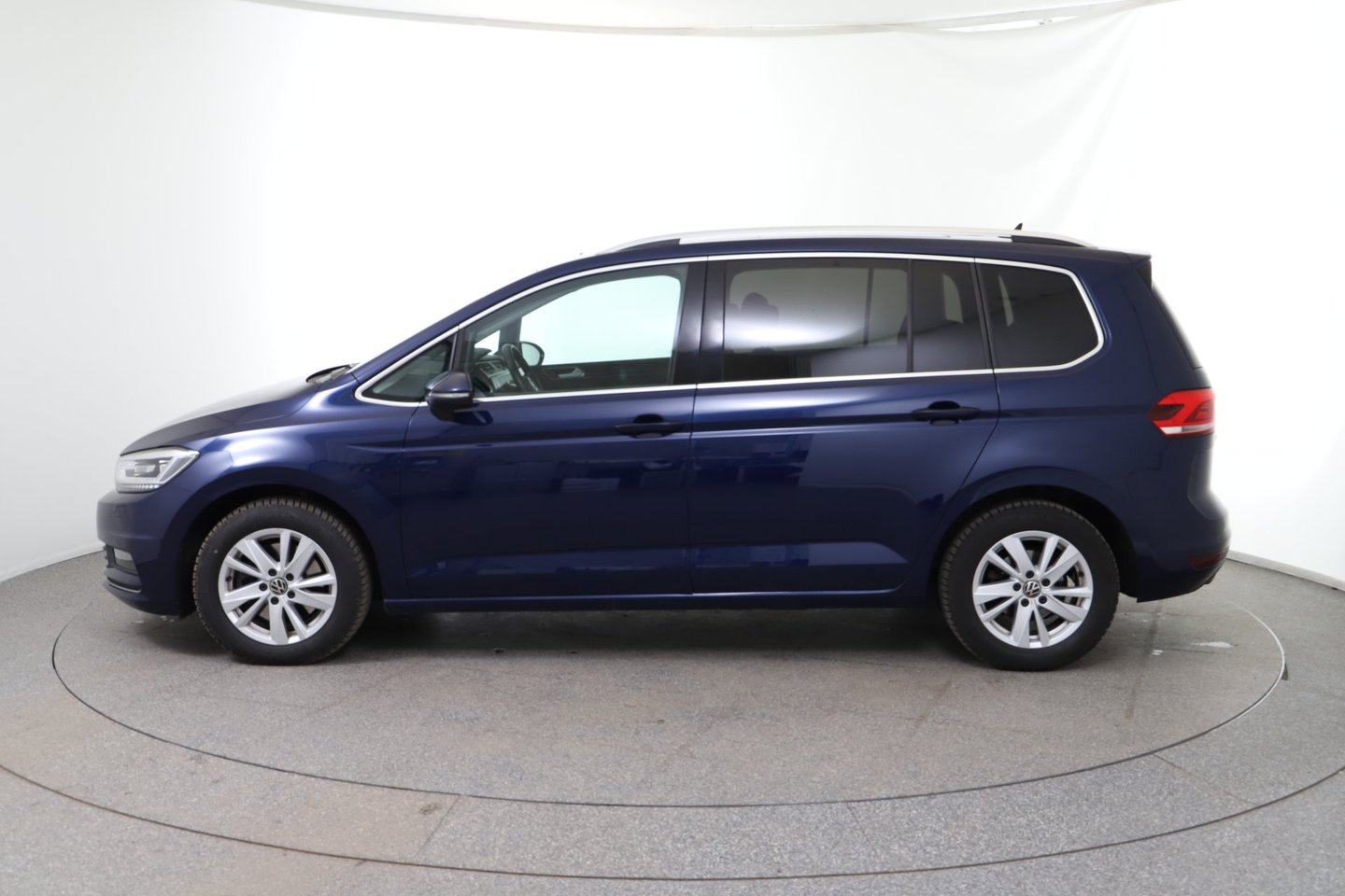VW Touran Highline TDI SCR DSG | Bild 2 von 33