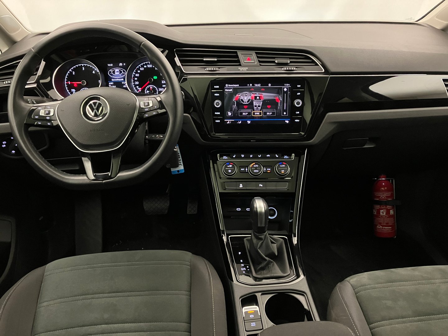 VW Touran Highline TDI SCR DSG | Bild 13 von 33
