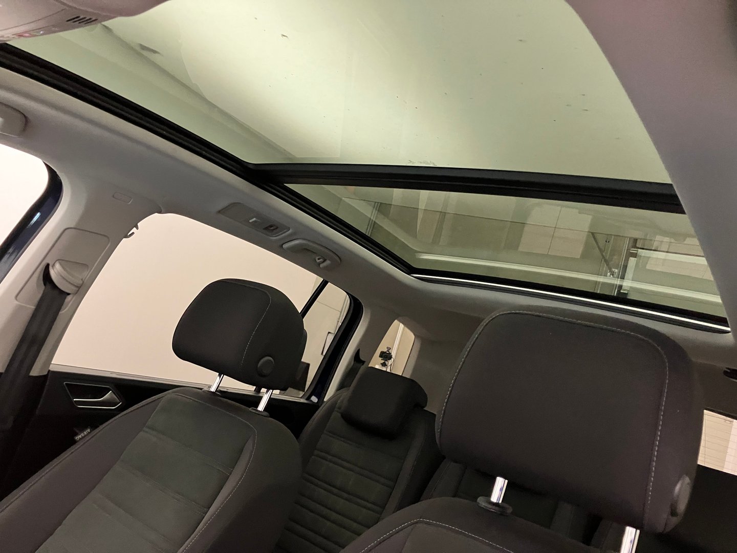 VW Touran Highline TDI SCR DSG | Bild 12 von 33