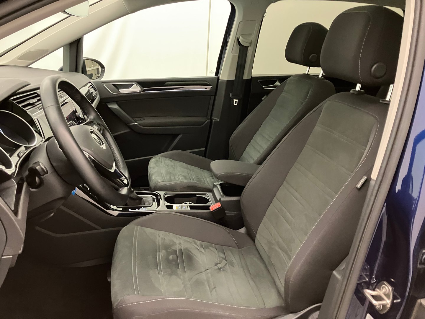 VW Touran Highline TDI SCR DSG | Bild 11 von 33