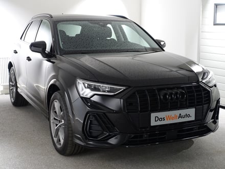 Audi Q3 35 TFSI admired