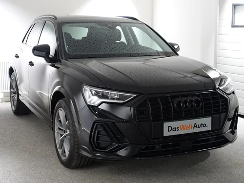 Audi Q3 35 TFSI admired