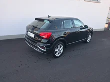 Audi Q2 35 TFSI advanced in 0E Mythosschwarz Metallic