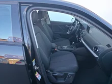 Audi Q2 35 TFSI advanced in 0E Mythosschwarz Metallic