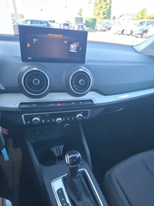 Audi Q2 35 TFSI advanced in 0E Mythosschwarz Metallic