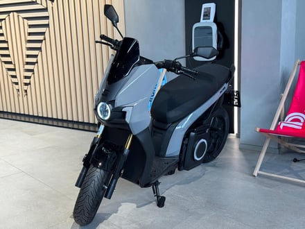 SEAT e-Roller Performance Barcelona Grey