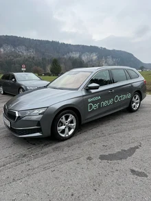 Škoda Octavia Combi Selection TSI mHEV DSG in 5X Graphite Grau Metallic
