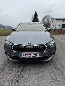 Škoda Octavia Combi Selection TSI mHEV DSG in 5X Graphite Grau Metallic