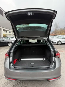Škoda Octavia Combi Selection TSI mHEV DSG in 5X Graphite Grau Metallic