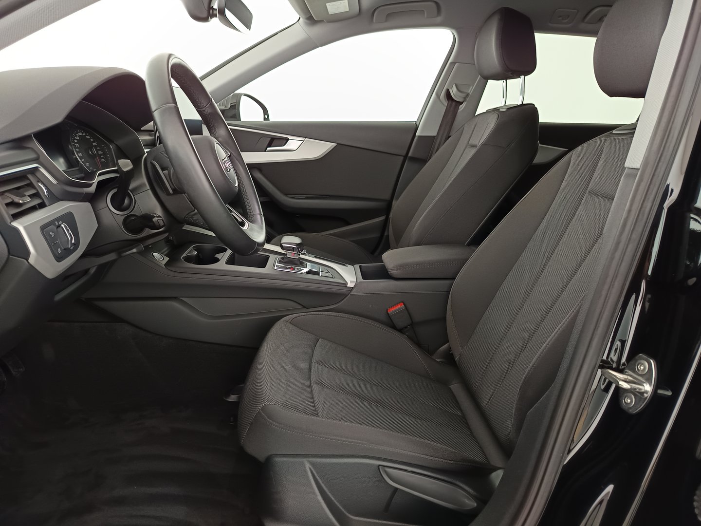 Audi A4 Avant 30 TDI | Bild 13 von 33