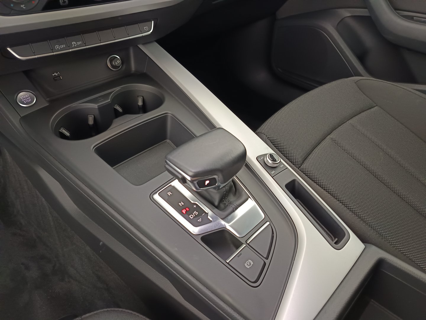 Audi A4 Avant 30 TDI | Bild 28 von 33