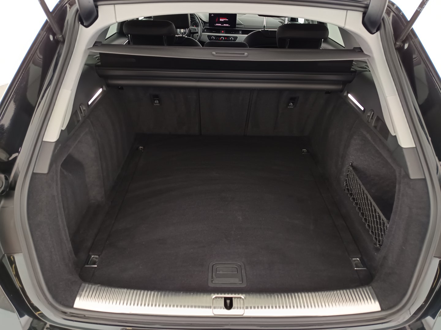 Audi A4 Avant 30 TDI | Bild 30 von 33