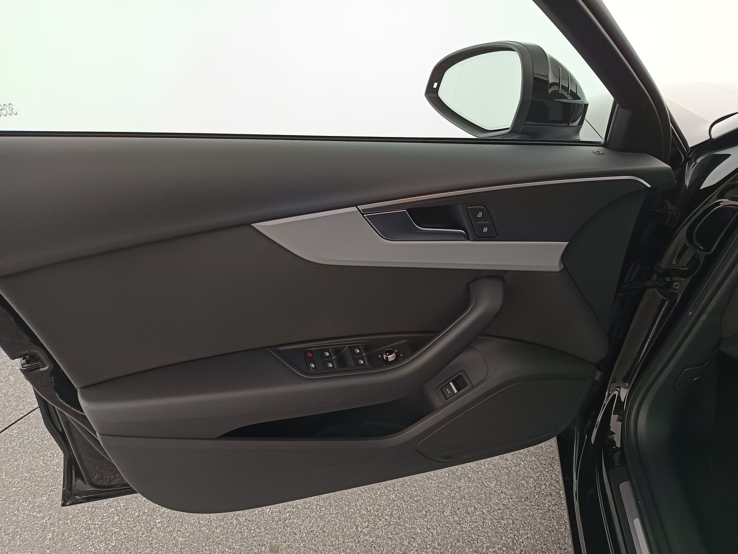 Audi A4 Avant 30 TDI | Bild 10 von 33