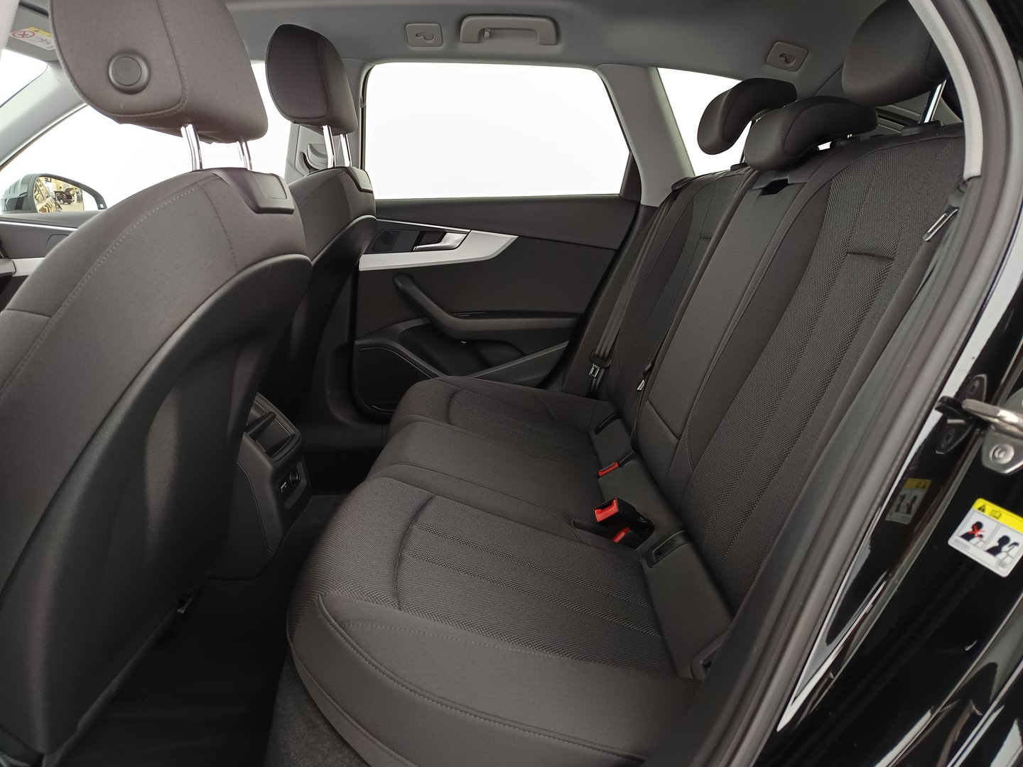 Audi A4 Avant 30 TDI | Bild 29 von 33