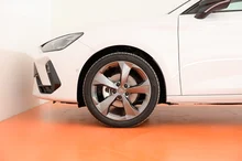 CUPRA Leon 1.5 eTSI DSG in Nevada-Weiß Metallic