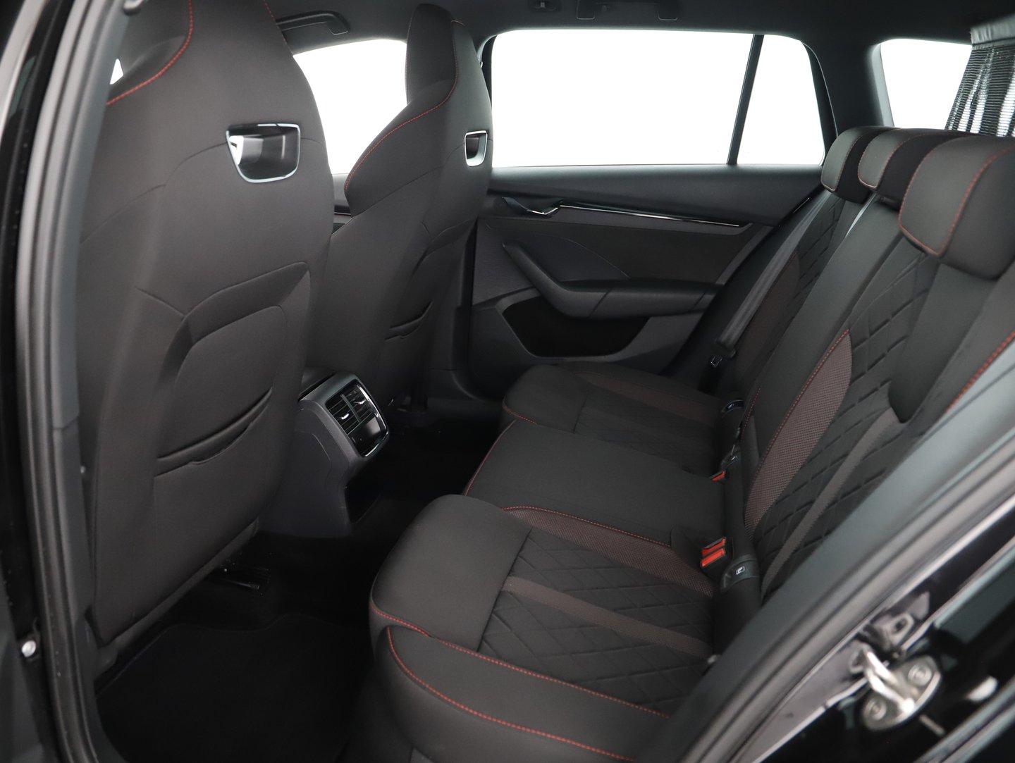 Škoda OCTAVIA Combi RS iV 245 DSG | Bild 11 von 14