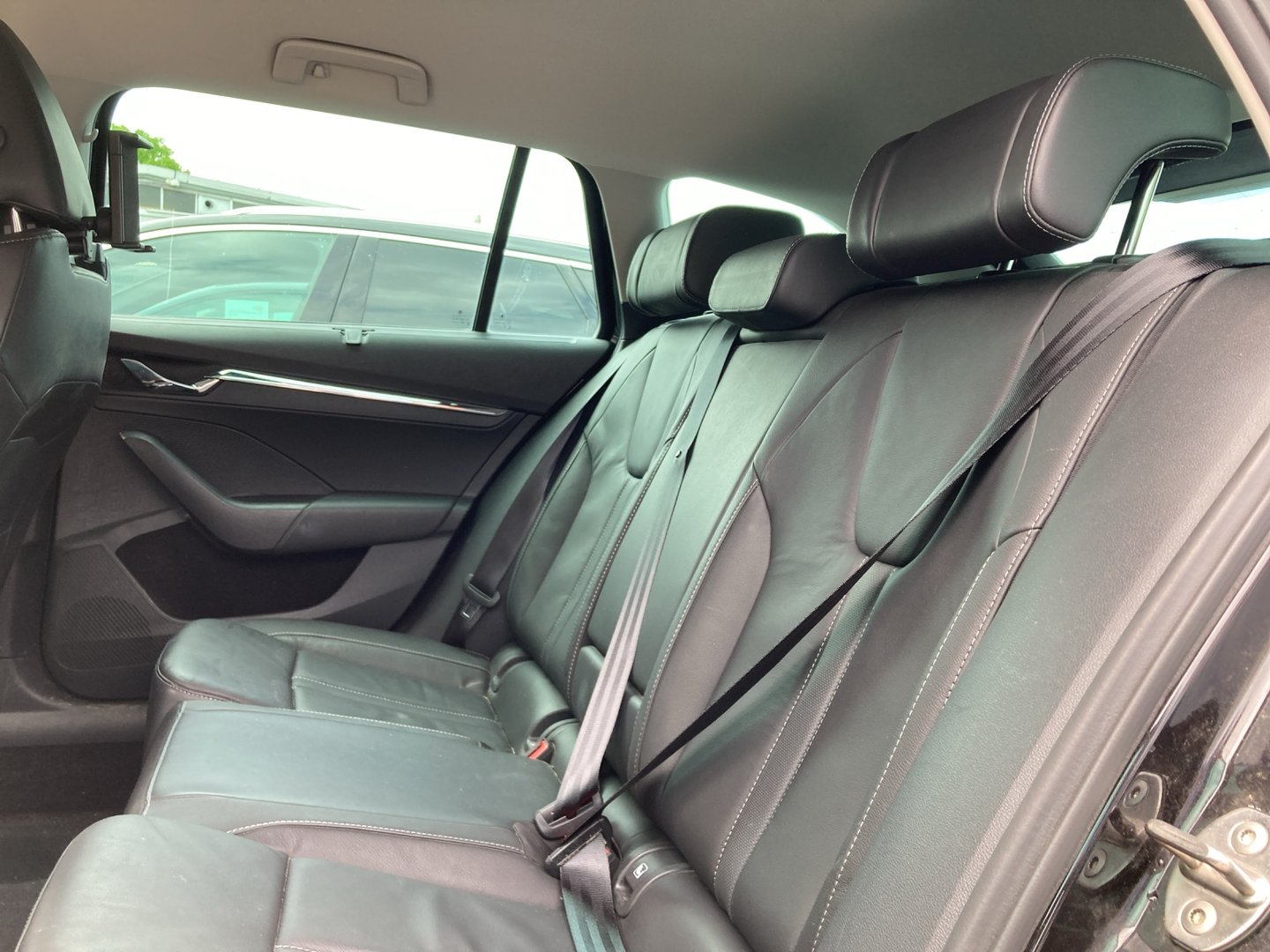Škoda OCTAVIA Combi Premium TSI ACT | Bild 13 von 14