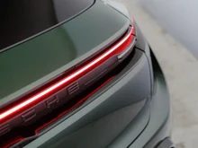 Porsche Macan Turbo in oakgrünmetallic neo