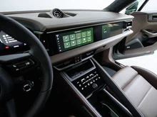 Porsche Macan Turbo in oakgrünmetallic neo