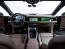 Porsche Macan Turbo in oakgrünmetallic neo