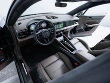 Porsche Macan Turbo in oakgrünmetallic neo