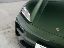Porsche Macan Turbo in oakgrünmetallic neo