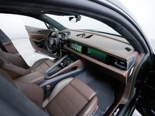Porsche Macan Turbo in oakgrünmetallic neo