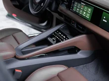 Porsche Macan Turbo in oakgrünmetallic neo