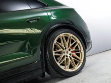 Porsche Macan Turbo in oakgrünmetallic neo