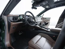 Porsche Macan Turbo in oakgrünmetallic neo