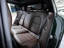 Porsche Macan Turbo in oakgrünmetallic neo
