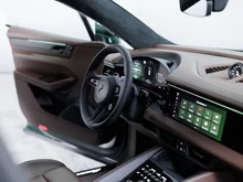Porsche Macan Turbo in oakgrünmetallic neo