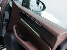 Porsche Macan Turbo in oakgrünmetallic neo